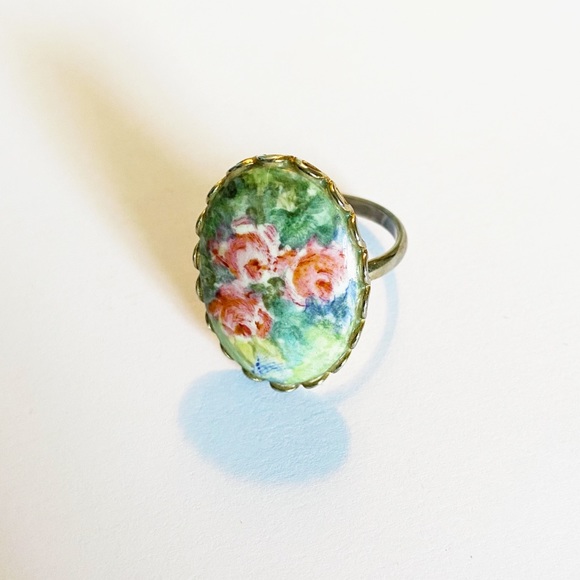 Vintage ceramic floral design ring adjustable size - Picture 1 of 6